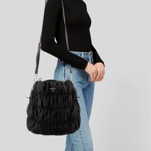 Prada Tessuto Gaufre Tote AUTHENTICATED. Crossbody and shoulder straps